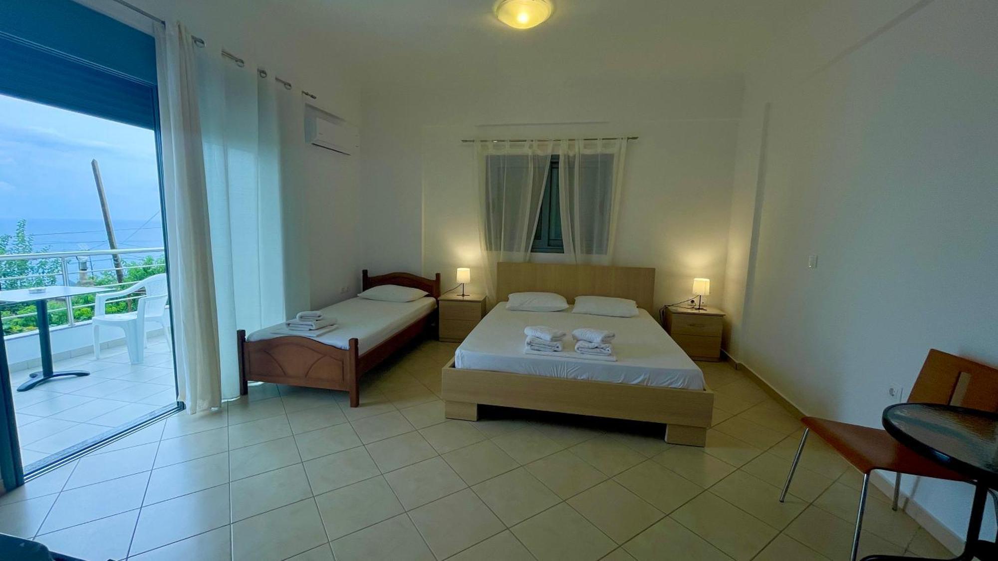 Tasos Rooms Himarë Exterior foto